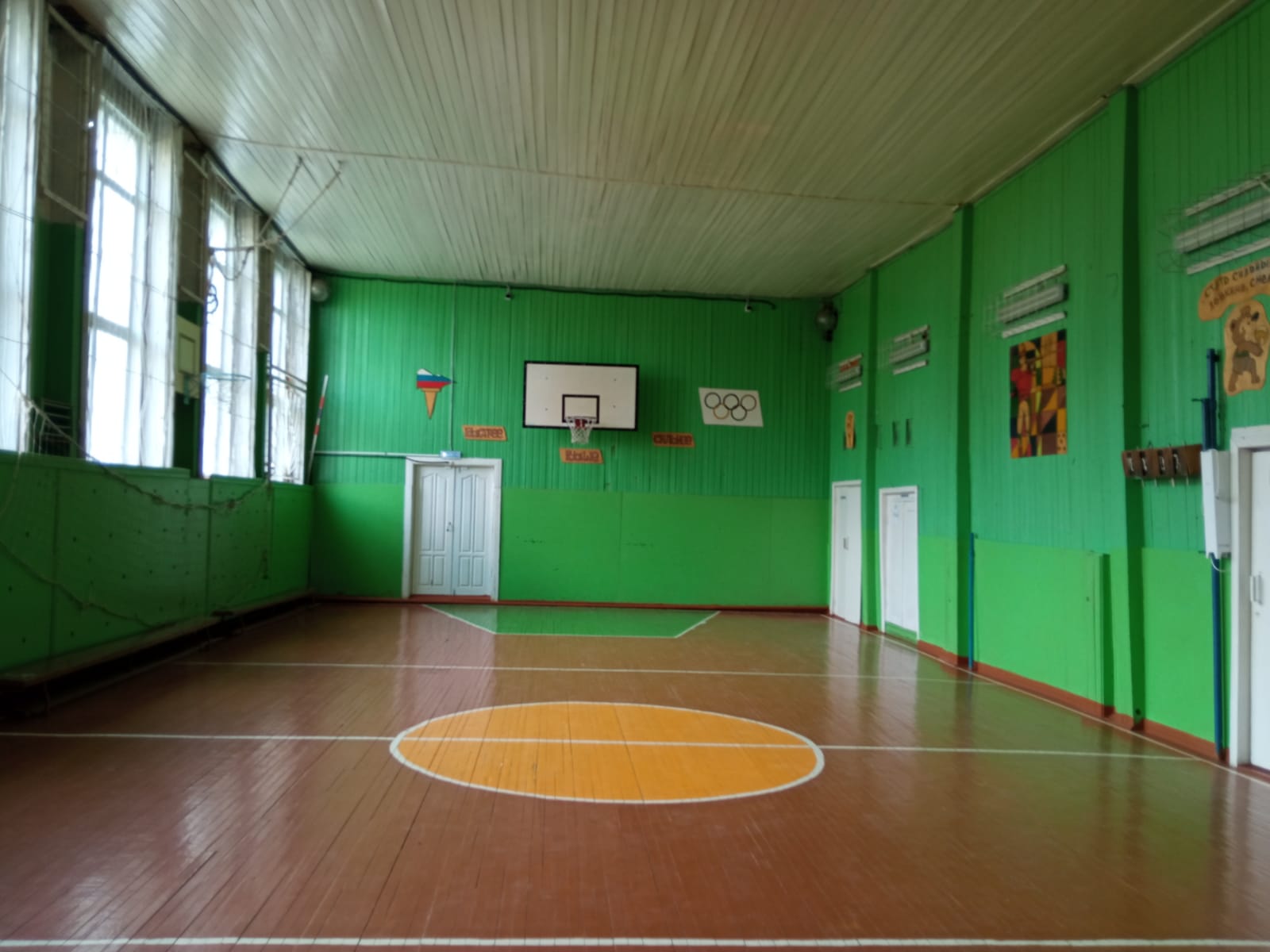 Спортивный зал школы.